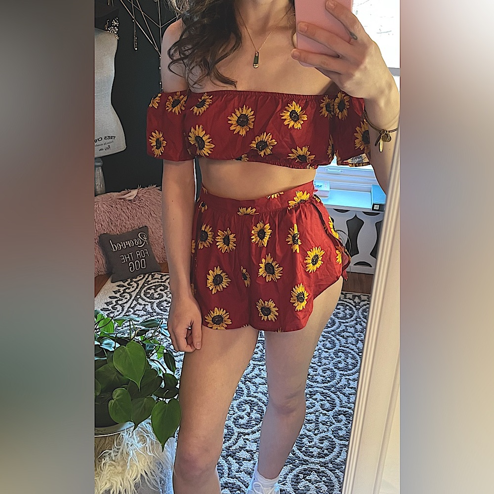 Adorable 2-piece sunflower set ✨